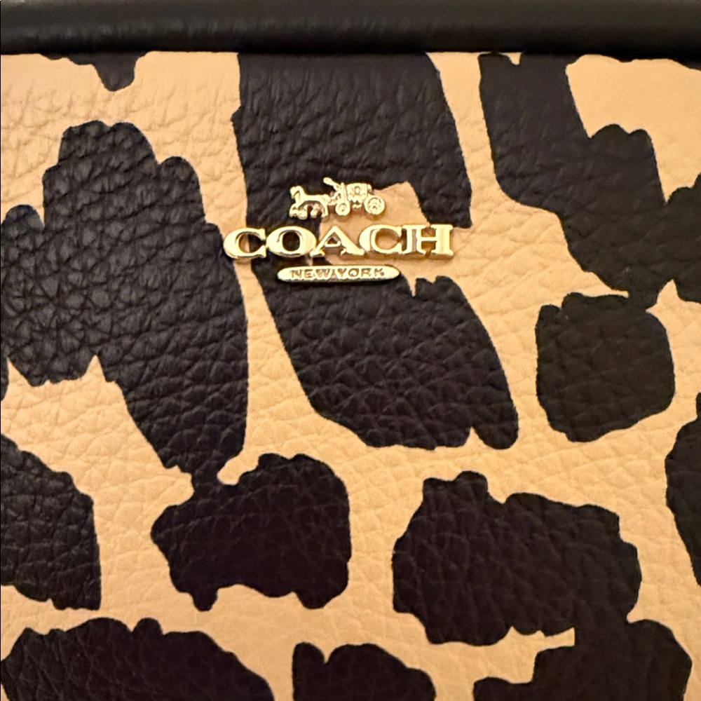 🖤 Coach NWT Pouch Wristlet With Leopard Print and Gold Hardware - Picture 7 of 7